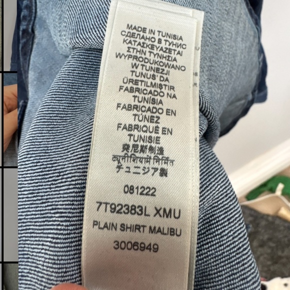 7 For All Mankind Dark Blue Button Up Shirt in Large - Picture 4 of 7